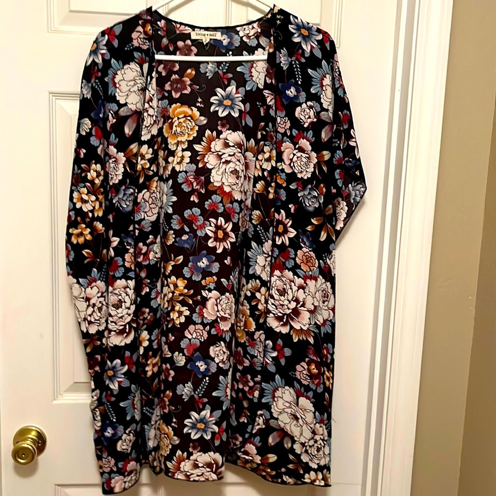 Floral print kimono. Lots of fall colors. Size small
